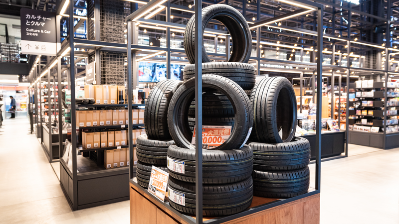 Illustration for article titled A Look Inside Autobacs: Japan's Fascinating Auto Parts Megastore